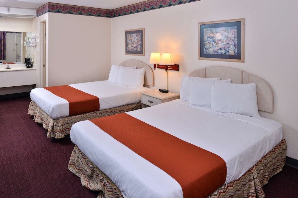 Americas Best Value Inn Wildersville Room, 2 Double Beds, Accessible, Non Smoking 5