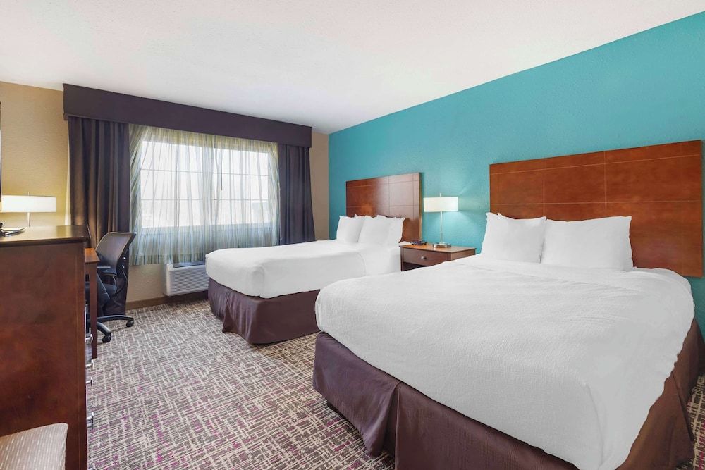 Best Western Central City Standard Room, 2 Queen Beds, Non Smoking, Refrigerator & Microwave 3