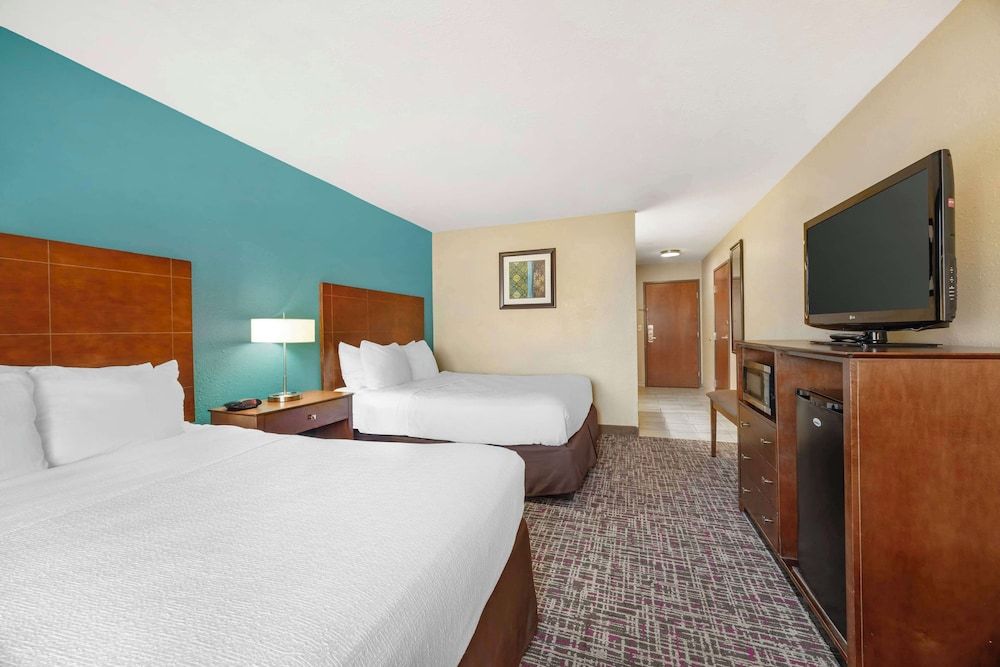 Best Western Central City Standard Room, 2 Queen Beds, Non Smoking, Refrigerator & Microwave 2