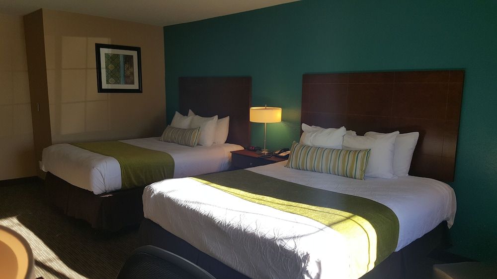 Best Western Central City Standard Room, 2 Queen Beds, Accessible, Bathtub 2