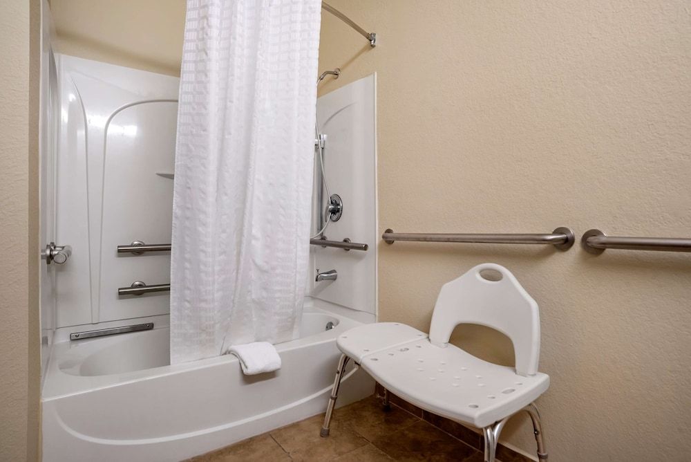 Standard Room, 1 King Bed, Accessible, Refrigerator