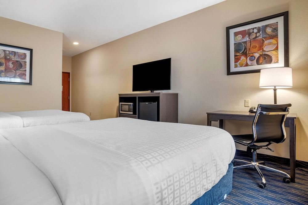 Standard Room, 2 Queen Beds, Non Smoking, Refrigerator