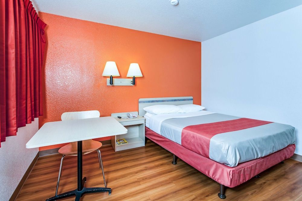 Motel 6 Vacaville, CA Standard Room, 1 Double Bed, Accessible, Non Smoking 8