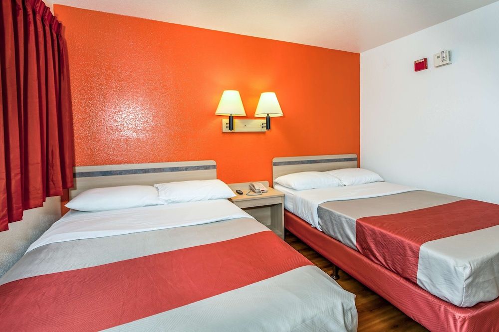 Motel 6 Vacaville, CA Standard Room, 2 Double Beds, Non Smoking 5