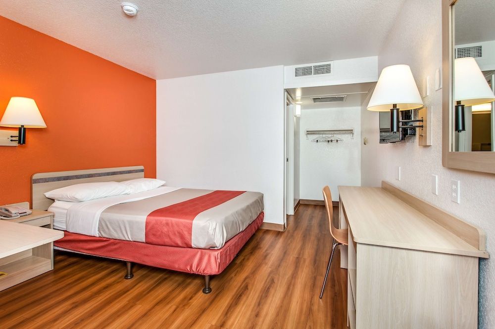 Motel 6 Vacaville, CA Standard Room, 1 Double Bed, Accessible, Non Smoking 9