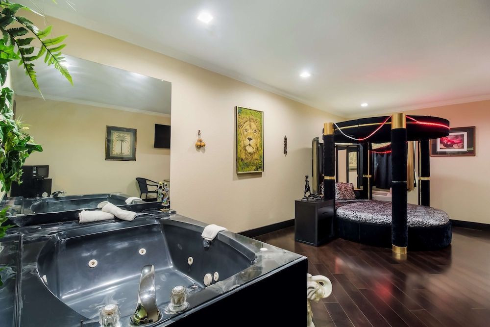 undefined Americas Best Value Platinum Inn & Suites 8