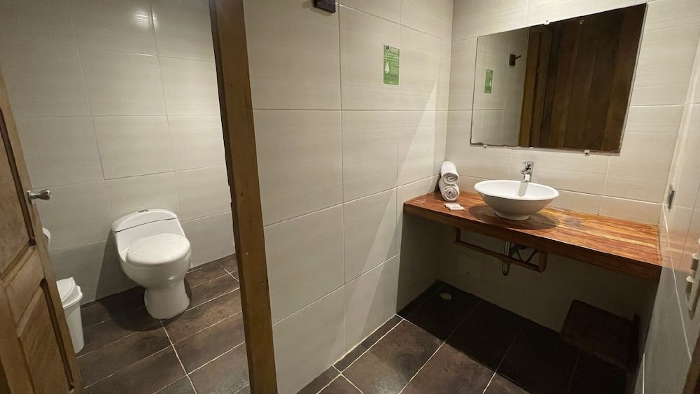 Hotel On Vacation Amazon Standard Quadruple Room 3