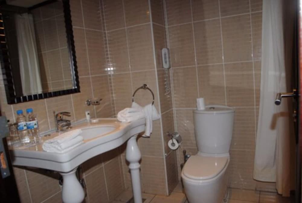 undefined Gorillas Golf Hotel 9