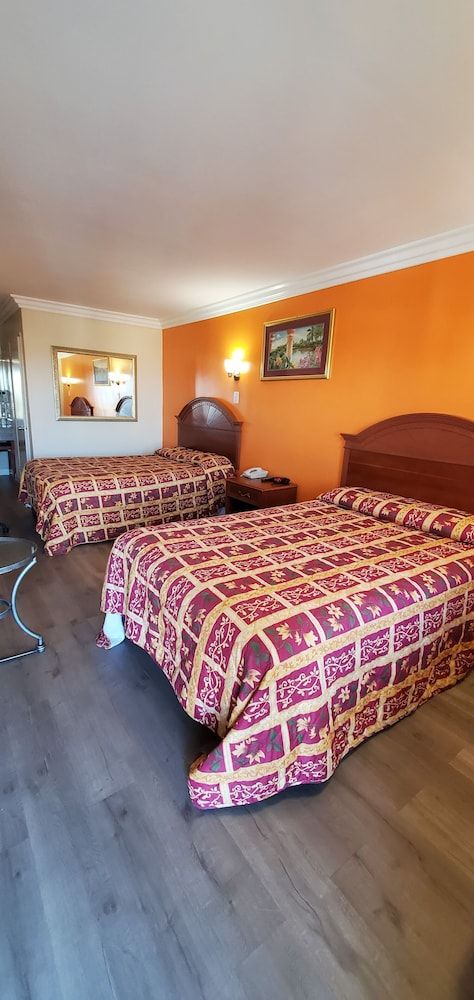 2 Queen Beds, Smoking