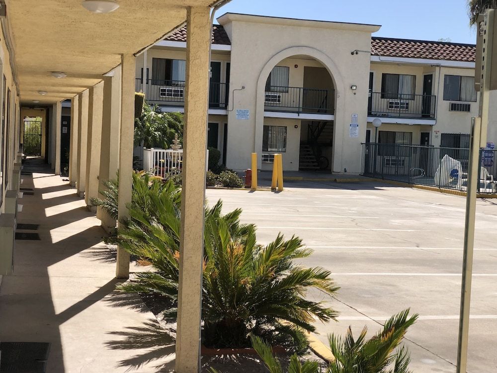 undefined Anaheim National Inn 3