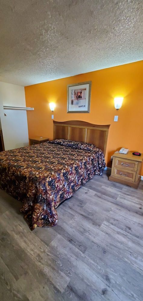 Anaheim National Inn Standard Room, 1 King Bed, Smoking 2