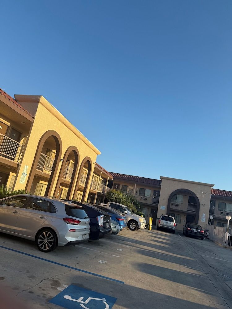 undefined Anaheim National Inn 2