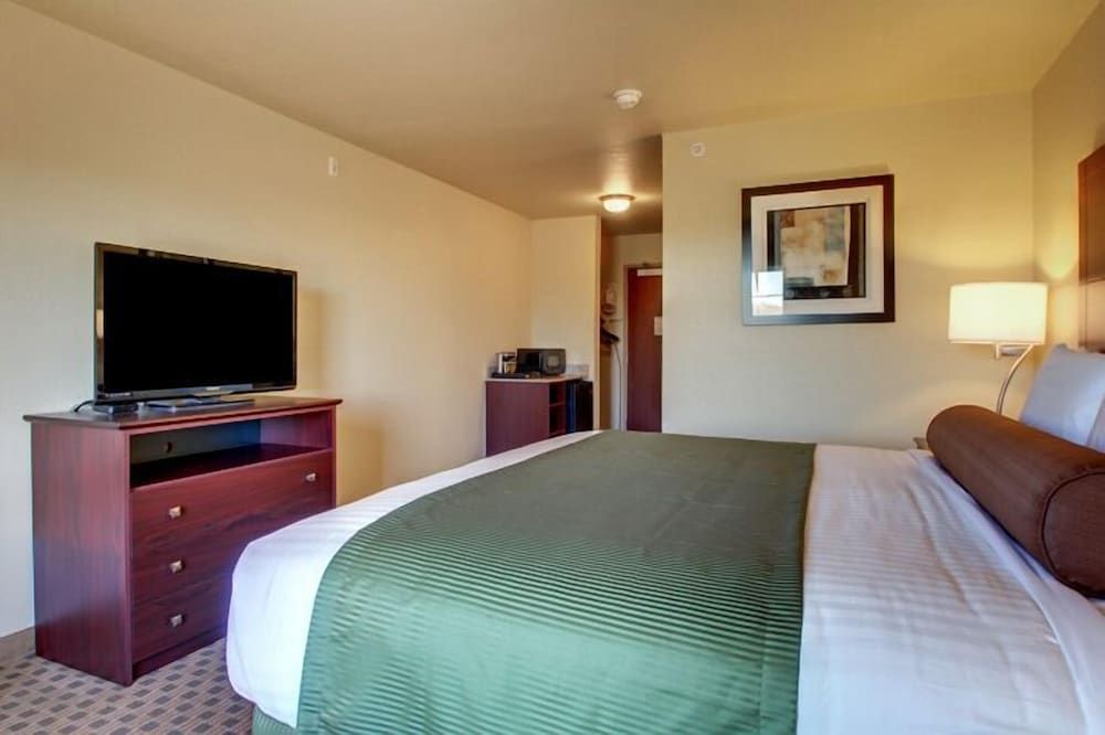 Cobblestone Inn & Suites - Carrington Standard Room, 1 King Bed, Non Smoking 2