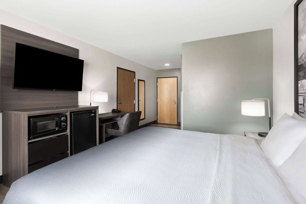 Room, 1 King Bed, Non Smoking (Mobility Accessible)