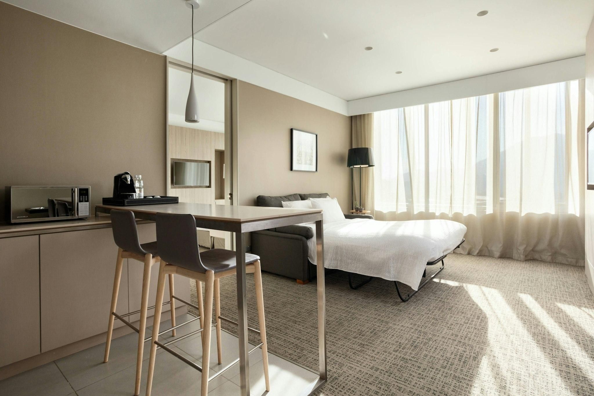 1 Bedroom 2 room Suite, 1 King, Sofa bed, City view, Corner room, Away from elevator, Whirlpool