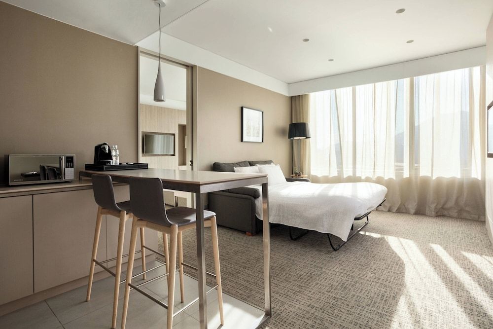Suite, 1 Bedroom, City View