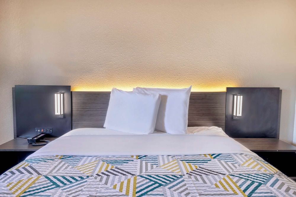 Motel 6 Hammond, IN - Chicago Area Standard Room, 1 Queen Bed, Non Smoking 2