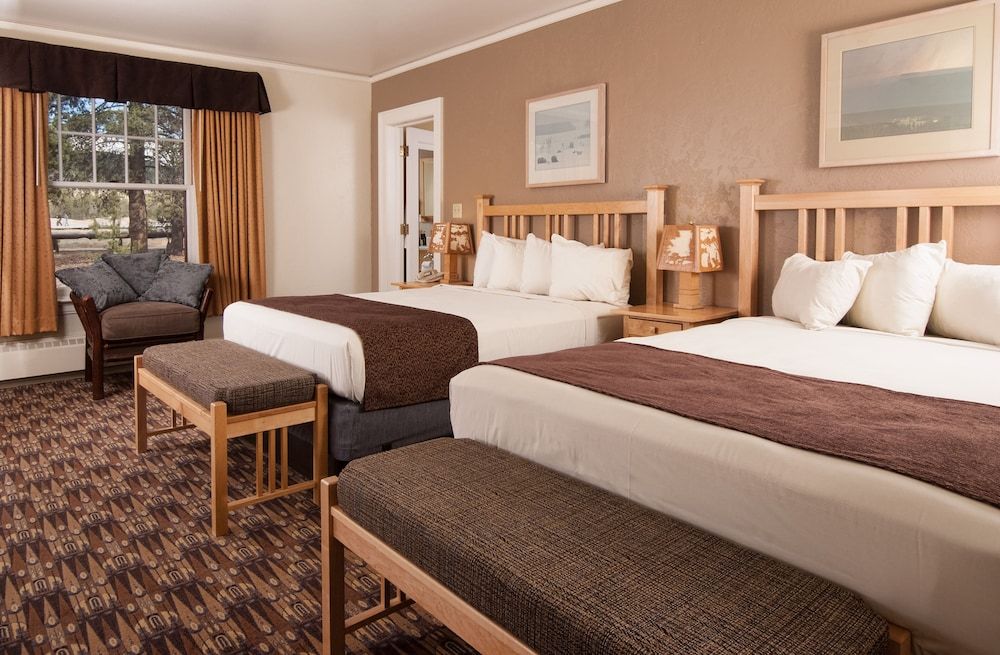 Junior Suite 2 Queen / East Wing