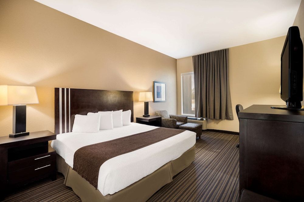 Best Western Houma Inn Standard Room, 1 King Bed, Bathtub 2