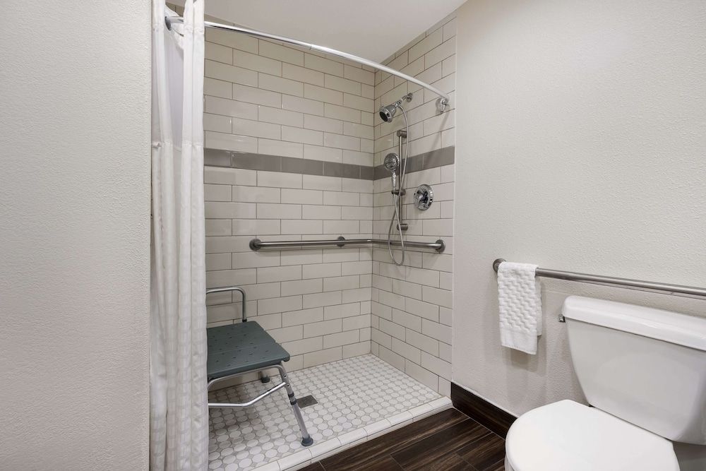 Best Western Houma Inn Standard Room, 2 Queen Beds, Non Smoking 4