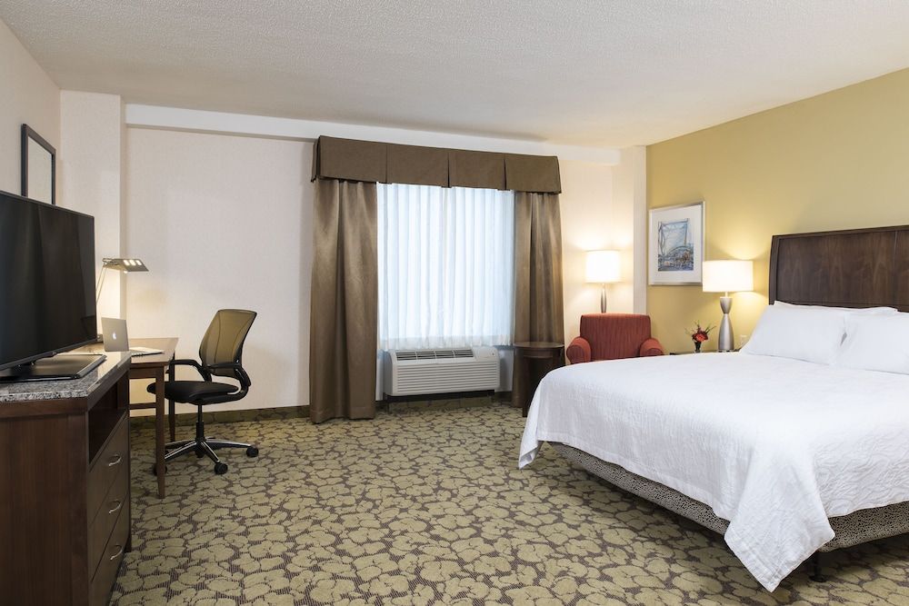 Suite, 1 King Bed, Accessible, Non Smoking