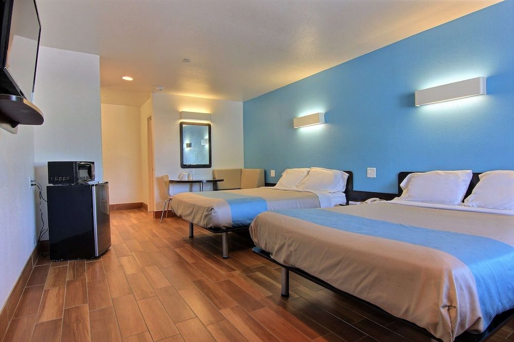 Deluxe Room, 2 Queen Beds, Non Smoking, Kitchenette