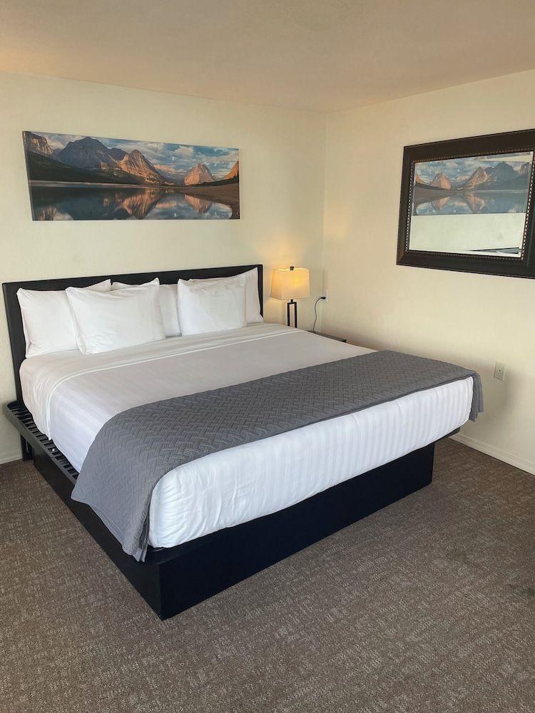 Americas Best Value Inn Polson Junior Suite, 1 King Bed, Lake View 3