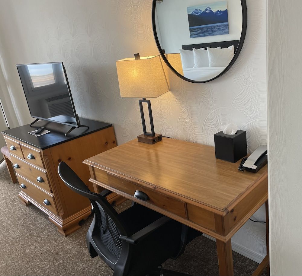 Americas Best Value Inn Polson Room, 2 Double Beds, Lake View (Partial) 7