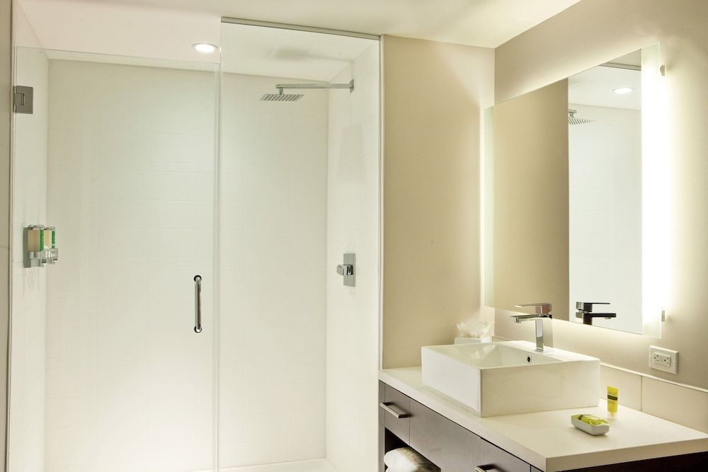 Element Miami Doral Room, 1 King Bed 2