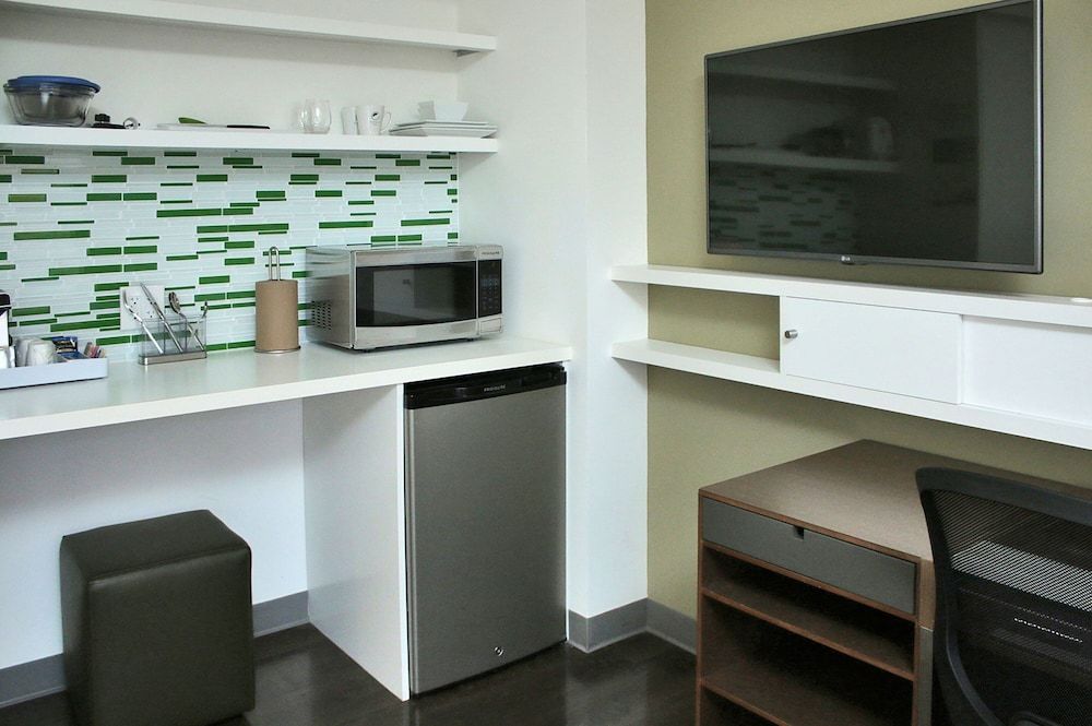 Element Miami Doral Room, 1 King Bed 5