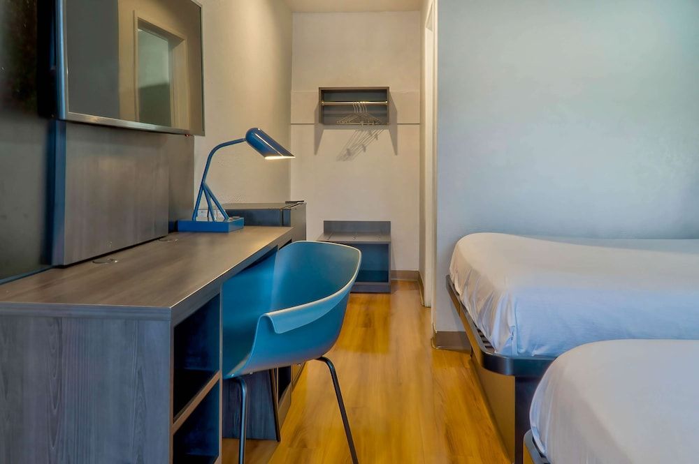 Motel 6 El Monte, CA - Los Angeles Deluxe Room, 2 Double Beds, Non Smoking, Refrigerator 3