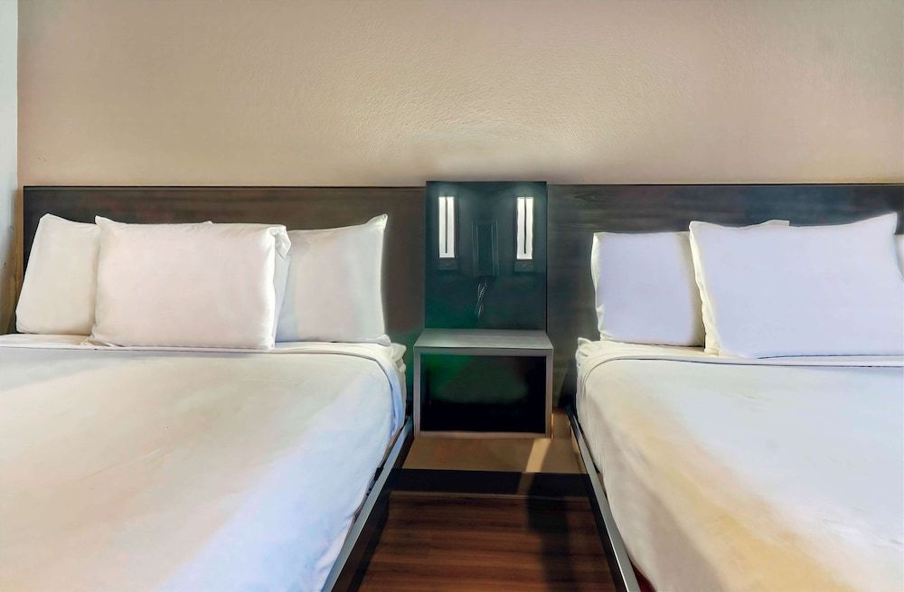 Motel 6 El Monte, CA - Los Angeles Deluxe Room, 2 Double Beds, Non Smoking, Refrigerator 2