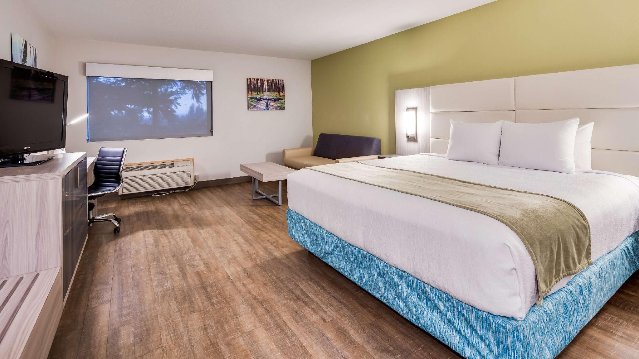 Best Western Sandy Inn 1 King Bed, Nonsmoking, Sofabed