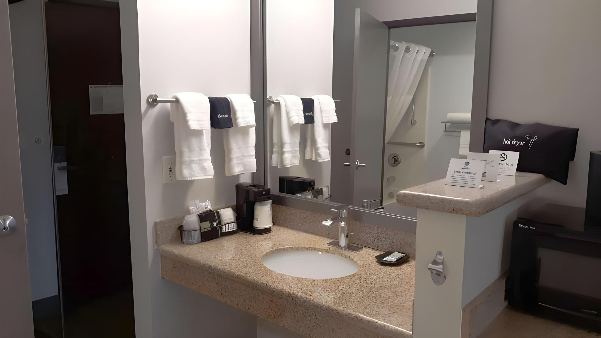 Accessibility - 1 King Bed, Bathtub, Nonsmoking