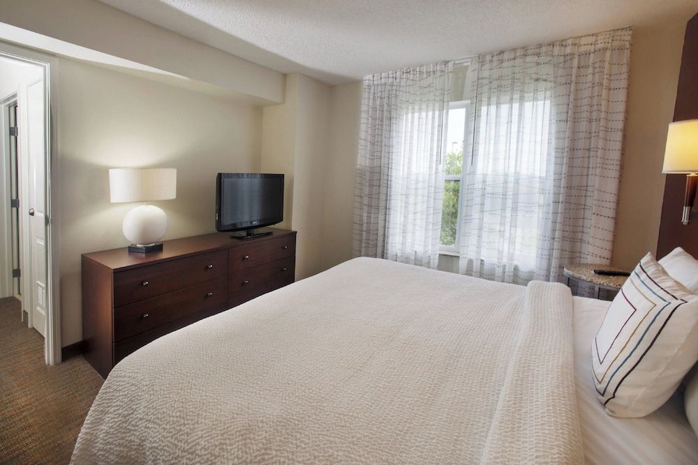 Suite, 1 Bedroom (Mobility/Hearing Accessible, Tub)