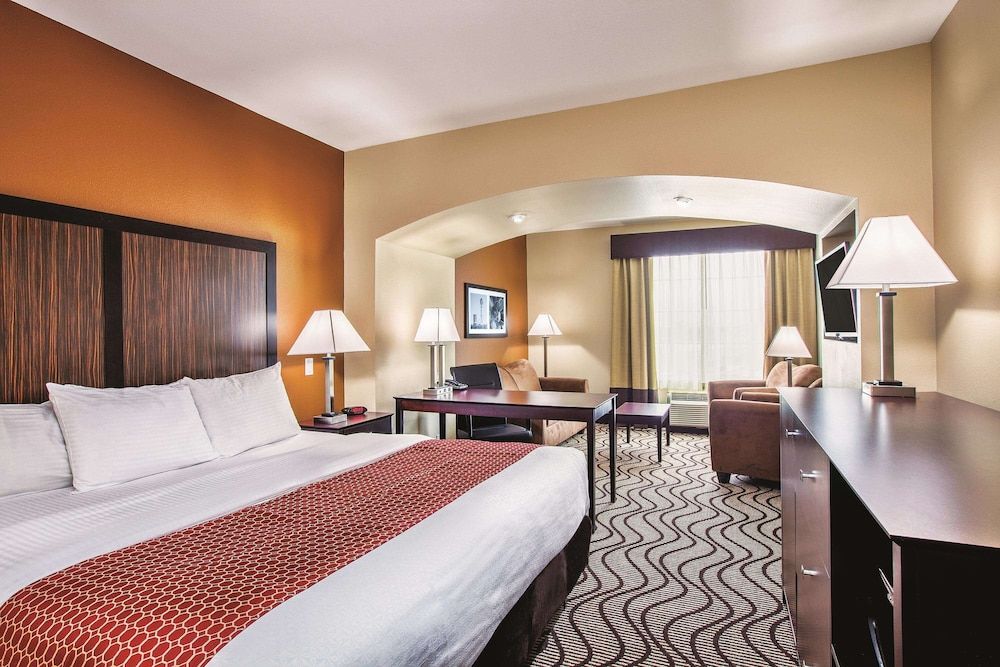 Deluxe Room, 1 King Bed, Non Smoking (Two Story)