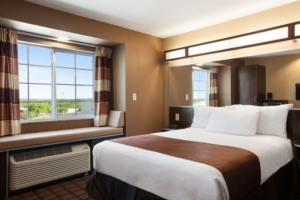 Room, 1 Queen Bed, Accessible, Non Smoking (Mobility Roll-In Shower)