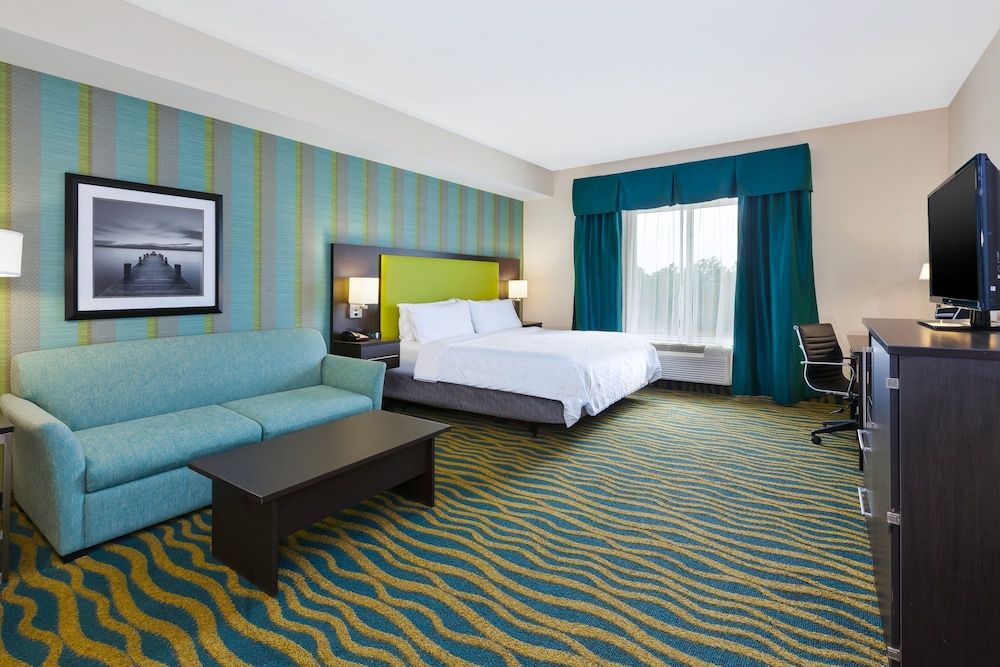 Standard Room, 1 King Bed, Accessible (Communication, Roll-In Shower)