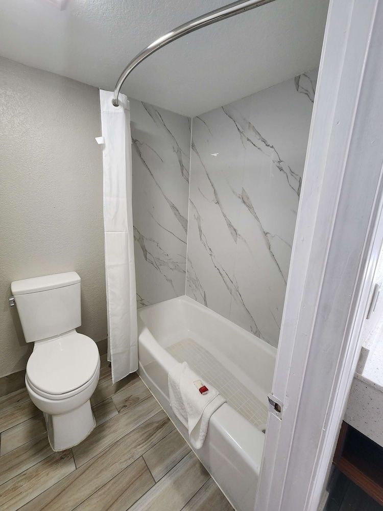 Americas Best Value Inn Longview Room, 2 Queen Beds, Non Smoking 5