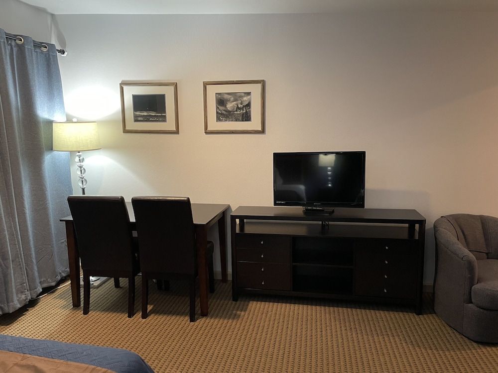 Valley Hi Motel - Near Winter Park Visitor Center Standard Room, 2 Queen Beds 8