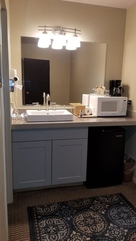 Valley Hi Motel - Near Winter Park Visitor Center Standard Room, 1 Queen Bed 6