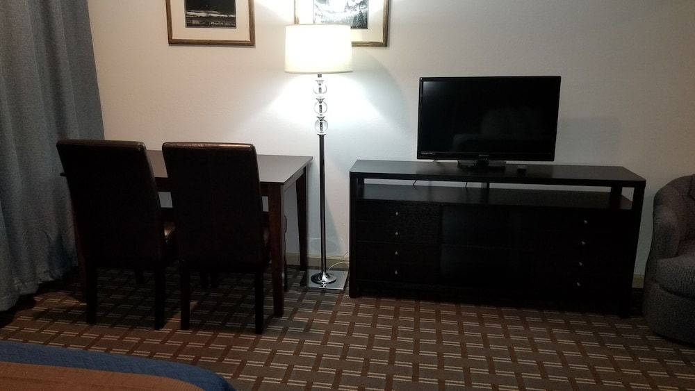 Valley Hi Motel - Near Winter Park Visitor Center Standard Room, 2 Queen Beds 7