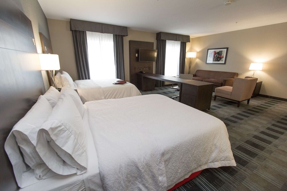 Studio, 2 Queen Beds, Refrigerator & Microwave (Wetbar)