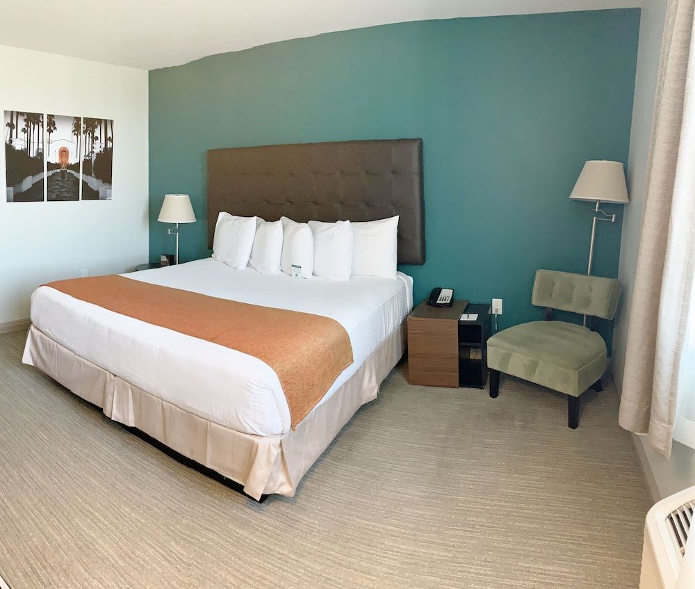 Redac Gateway Hotel In Torrance ADA Accessible Standard Room 2