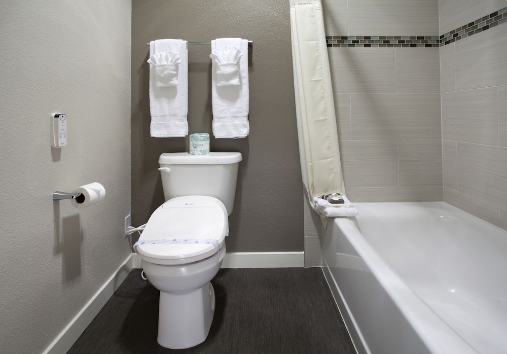 Redac Gateway Hotel In Torrance Standard Room, 1 King Bed 5