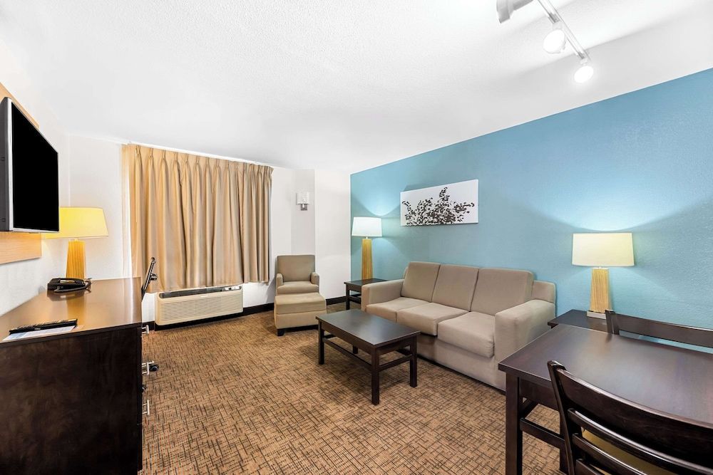 Sleep Inn & Suites Kingsport TriCities Airport Suite, 1 King Bed with Sofa bed, Non Smoking 5
