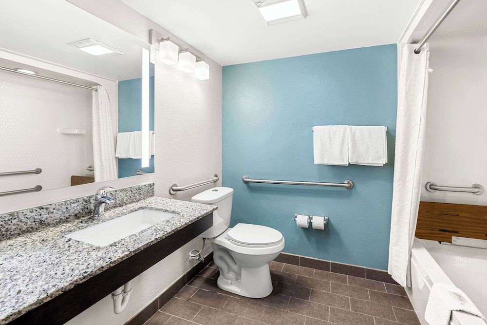 Sleep Inn & Suites Kingsport TriCities Airport Room, 1 Queen Bed, Accessible, Non Smoking 4