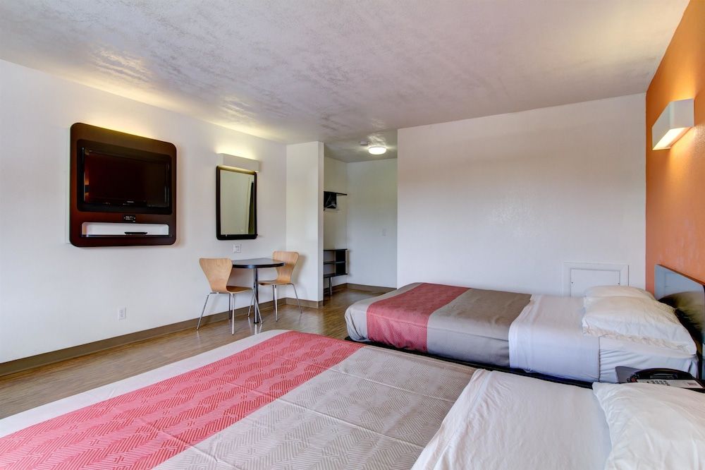 Motel 6 Richfield, OH Standard Room, 2 Double Beds, Non Smoking 3