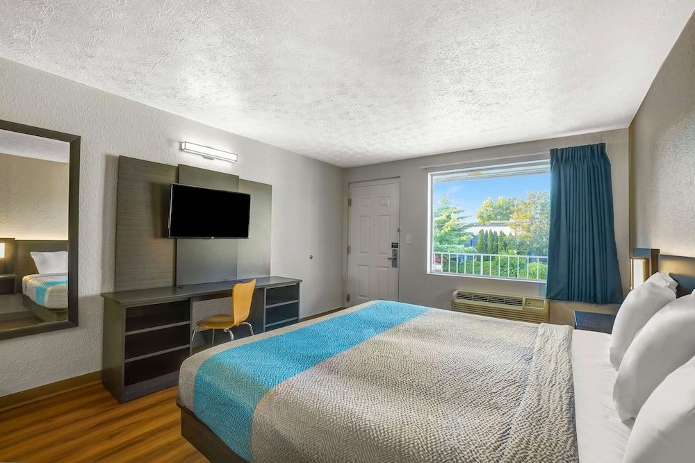 Standard Room, 1 King Bed, Non Smoking