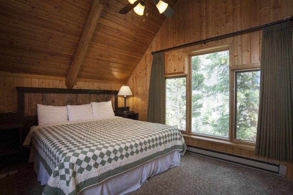 320 Guest Ranch Mountain Chalet